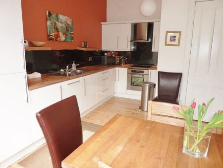 2 Bed Flat - Photo 3