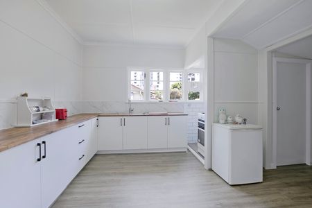 31 Sparkes Street, Chermside QLD 4032 - House For Rent | Domain - Photo 2