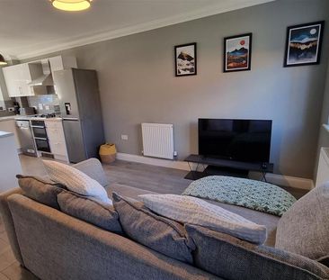 2 bedroom end of terrace house to rent - Photo 1