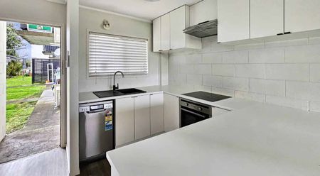 NEW LYNN - 2 Bedroom - Photo 3