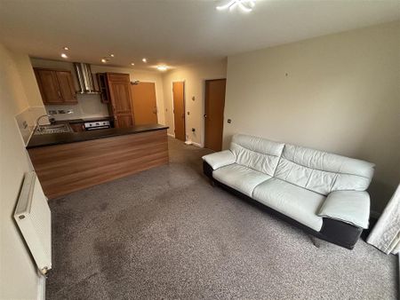 2 bedroom ground floor flat to rent - Photo 2