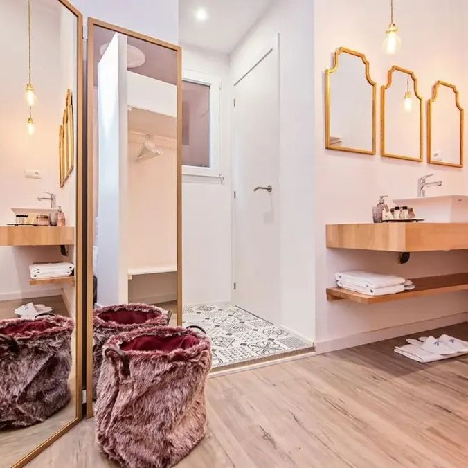 Carrer del Rosselló, Barcelona, Catalonia 08008 - Photo 1