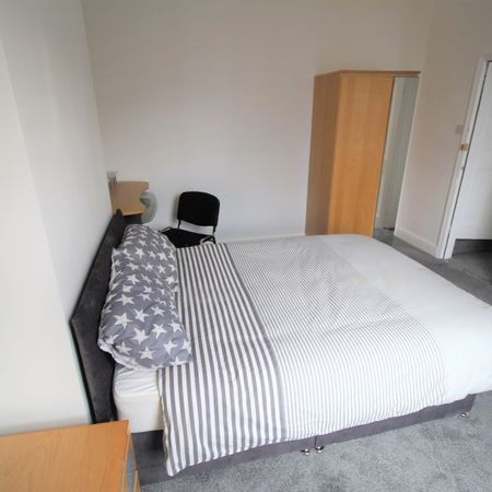 11 Pennington Grove, LS6 2JL, Leeds - Photo 3
