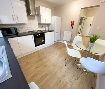 5 bedroom terraced house to rent - Photo 3