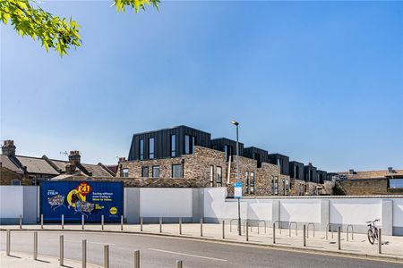 River Mews, London, W7 3SN - Photo 2