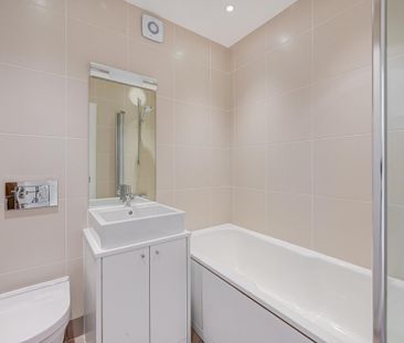 1 bedroom flat in 103 Sloane Street - Photo 1