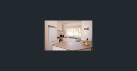 3 BEDROOM HOME IN MT WAVERLEY SCHOOL ZONE - Photo 3