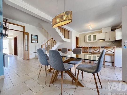 4 bedroom luxury House for rent in Luz, Distrito de Faro - Photo 1