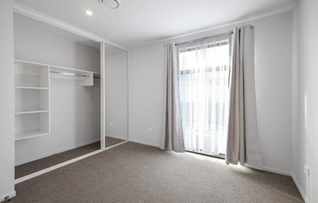 Modern 2-bedroom Townhouse Opposite The Palms - Available now! - Photo 5