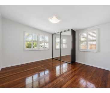 Charmingly Renovated High-side Corinda Home - Photo 2