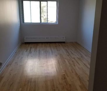 3 1/2 tranquil et spacieux à Saint Lambert - Photo 1