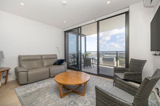 Experience Premium Urban Living with Breathtaking Views - Photo 1