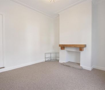 2 Bedroom House - Mid Terrace To Let - Photo 6