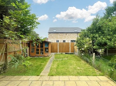 3 bedroom house to rent Wulfstan Way, Cambridge, CB1 - Photo 5