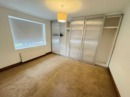 4 bedroom semi-detached house to rent - Photo 4