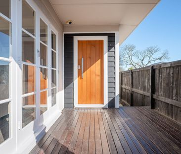 Located in the heart of Fairfield, this freshly renovated three-bed... - Photo 1