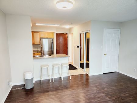 For Lease - 51 Baffin Court Unit# 722, Richmond Hill, Ontario - Photo 5