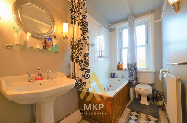 3 bedroom flat to rent - Photo 1
