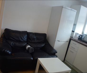 2 Bed Flat, Eton Road, IG1 - Photo 1