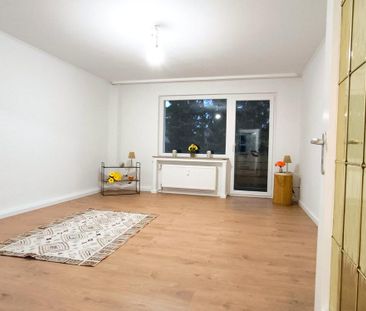 Helle und geräumige 3 ZKB-Wohnung mit Balkon und guter Anbindung - Foto 1