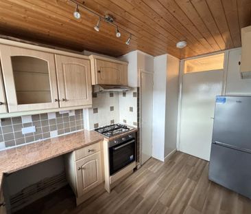 3 bedroom flat to rent - Photo 5
