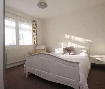 Fulford Grove, South Oxhey, WD19 - Photo 4