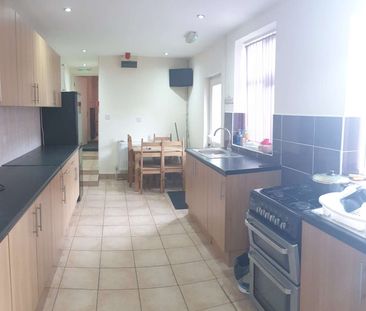 Brand New En-Suite Rooms Near Russell's Hall Hospital Room 2 - Photo 4