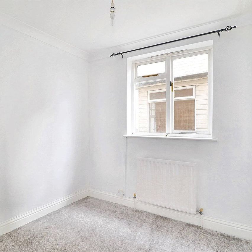 Beauchamp Road, East Molesey - Photo 1