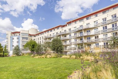 1 Bed Flat - Photo 2