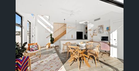 3 Bedroom Home in Sought after Sunshine Cove! - Photo 3