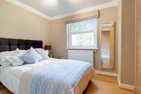 4 Bedroom Apartment - Photo 4