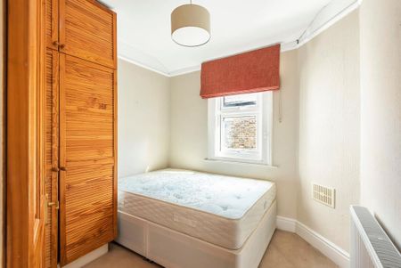 3 bedroom flat to rent - Photo 2