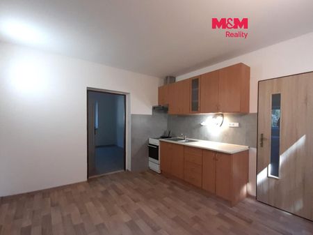 Pronájem rodinného domu 78 m², Valašské Meziříčí Hrachovec - Fotografie 2