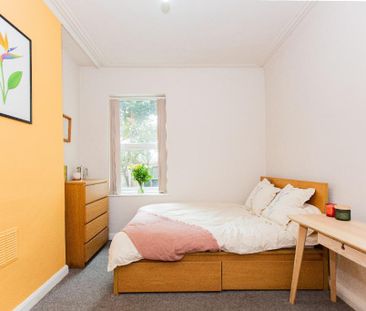 6 bedroom detached house to rent - Photo 3