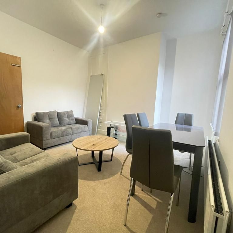 4 bedroom terraced house to rent - Photo 1