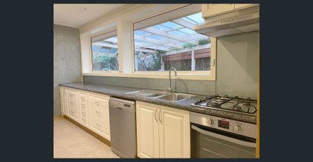 4 Bdrm 1 Bath 3 Lounge Room PLUS Undercover Entertaining - Photo 3