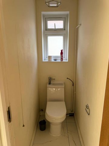 4 bedroom semi-detached house to rent - Photo 4