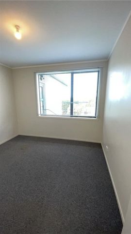 Family home with space - Photo 5