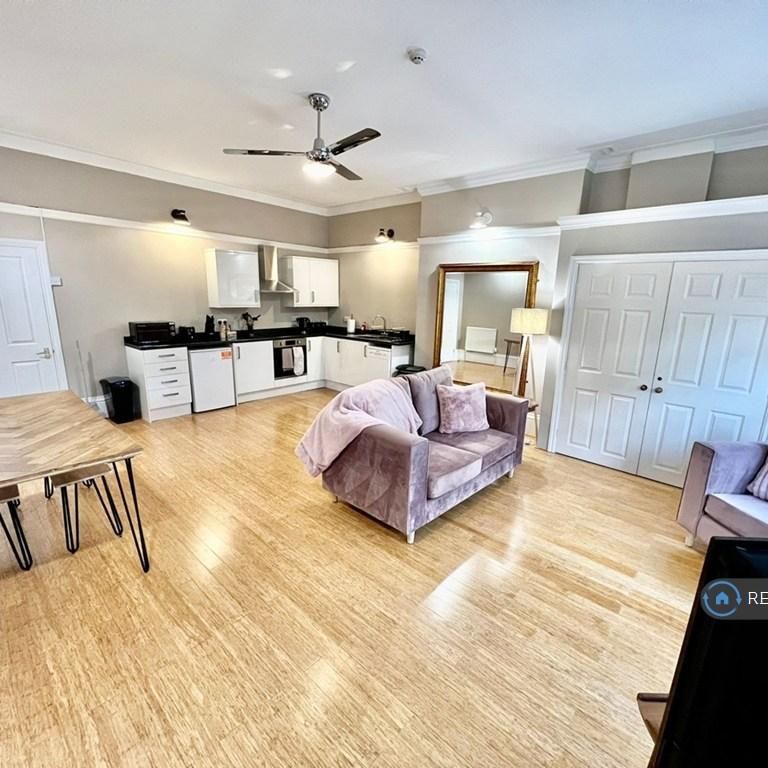 1 bedroom flat to rent - Photo 1