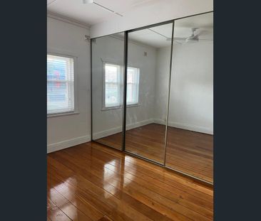 Live between the city and the sea - 🏡 Charming 2-Bedroom Maisonette... - Photo 6