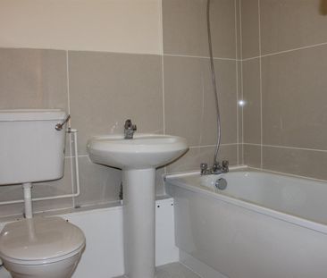 Fryers Court, High Wycombe - Photo 6