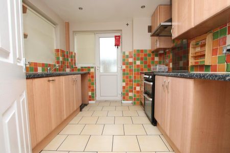 3 bedroom semi-detached house to rent - Photo 5