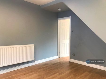 3 bedroom terraced house to rent - Photo 2