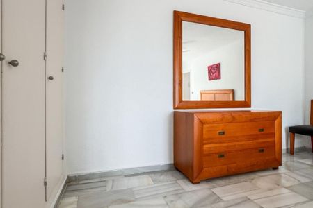 1 Bedroom Apartment For Rent in Estepona, Málaga - Photo 3