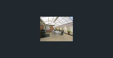 Quiet Home With Park View - Photo 5