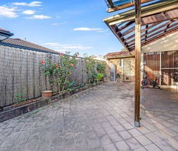 A neat and tidy 2 bedroom quiet villa available now ! ! ! - Photo 2