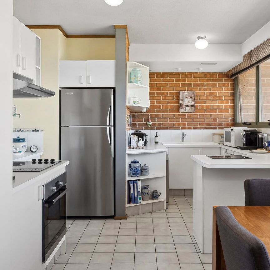 Stunning 3-Storey Kingston Townhouse - Photo 1