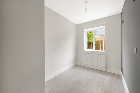 5 Bed Terraced House, Bentworth Road, W12 - Photo 4