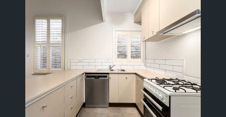 CHARMING 2 BEDROOM + SEPRATE STUDY WITH REAR COURTYARD - Photo 3