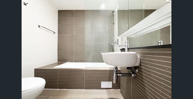 Modern & Spacious 2-Bedroom Apartment in a Convenient Turrella Location - Photo 1